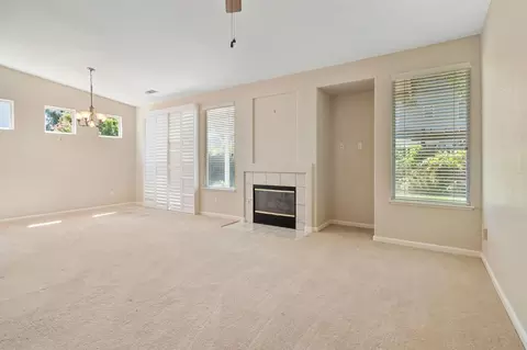 Living - 2578 Knobcone Ln, Lodi, CA 95242 photo 2 of 4
