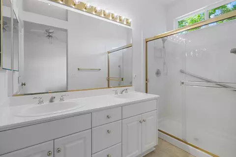 Bath - 2578 Knobcone Ln, Lodi, CA 95242 photo 2 of 2