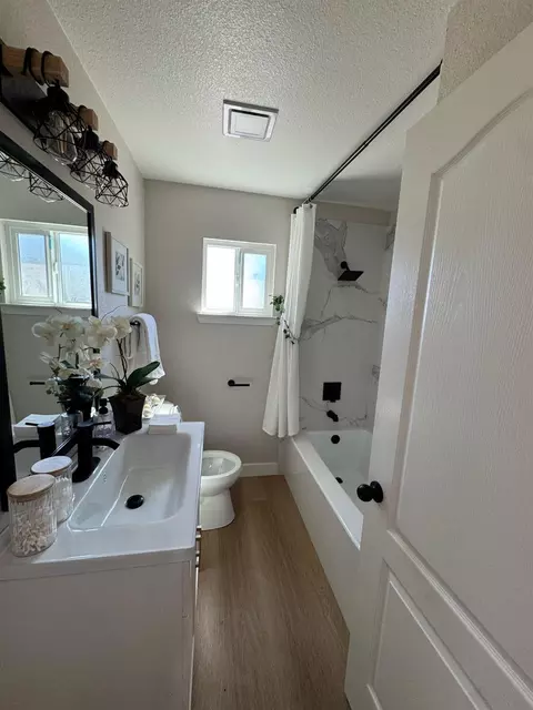 Bath - 2026 Scribner St, Stockton, CA 95206 photo 1 of 4