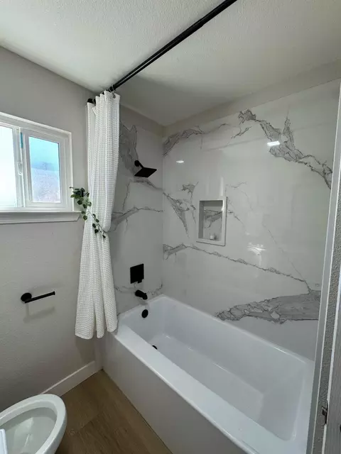 Bath - 2026 Scribner St, Stockton, CA 95206 photo 2 of 4
