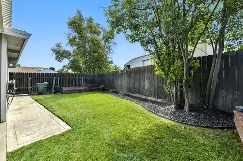 Exterior - 2517 Greenfield Way, Carmichael, CA 95608 photo 6 of 10