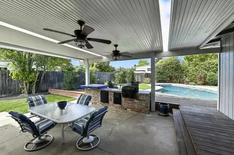 Exterior - 2517 Greenfield Way, Carmichael, CA 95608 photo 5 of 10