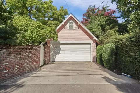 715 W Walnut St, Lodi, CA 95240 photo 2