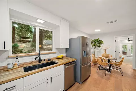 Kitchen - 10225 Elder Dr, Grass Valley, CA 95949 photo 4 of 4
