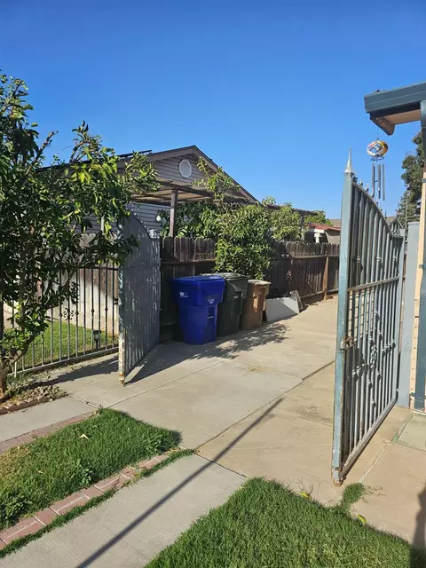 Exterior - 2372 Lance St, Merced, CA 95348 photo 6 of 8
