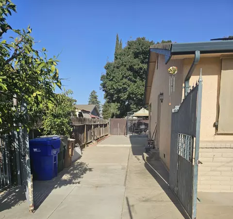Exterior - 2372 Lance St, Merced, CA 95348 photo 5 of 8