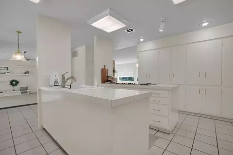 Kitchen - 7025 Hillcrest Dr, Modesto, CA 95356 photo 4 of 5