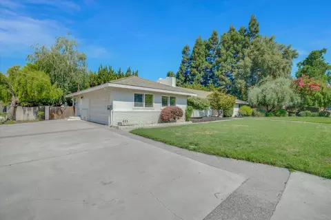 Exterior - 7025 Hillcrest Dr, Modesto, CA 95356 photo 2 of 12
