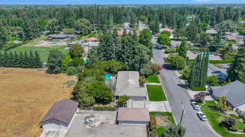 View/Area - 7025 Hillcrest Dr, Modesto, CA 95356 photo 8 of 9