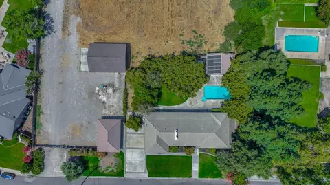 View/Area - 7025 Hillcrest Dr, Modesto, CA 95356 photo 4 of 9