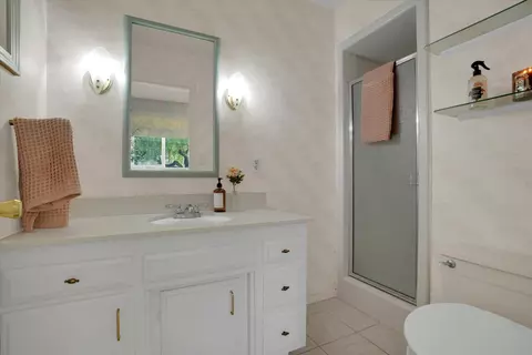 Bath - 7025 Hillcrest Dr, Modesto, CA 95356 photo 1 of 4