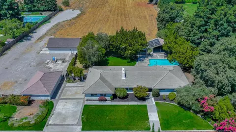 View/Area - 7025 Hillcrest Dr, Modesto, CA 95356 photo 2 of 9