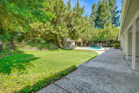 Exterior - 7025 Hillcrest Dr, Modesto, CA 95356 photo 6 of 12