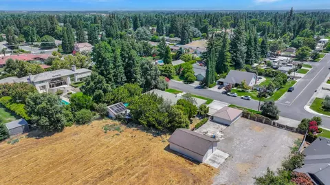 View/Area - 7025 Hillcrest Dr, Modesto, CA 95356 photo 7 of 9
