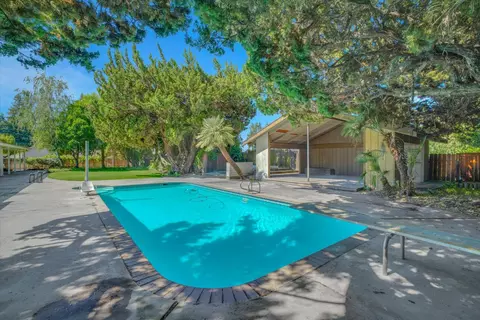 Exterior - 7025 Hillcrest Dr, Modesto, CA 95356 photo 11 of 12