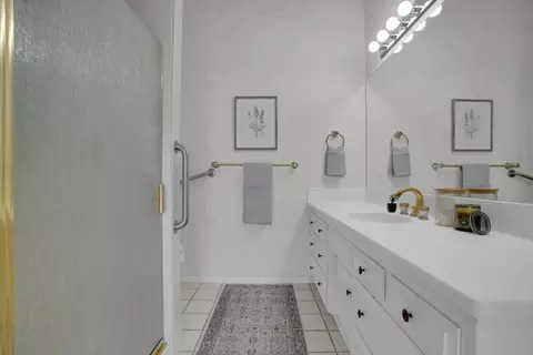 Bath - 7025 Hillcrest Dr, Modesto, CA 95356 photo 3 of 4