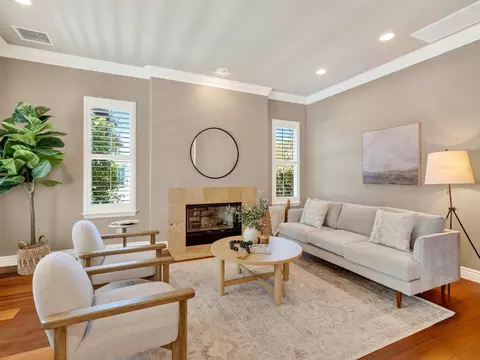 Living - 1514 Oceano Way, Davis, CA 95618 photo 2 of 5