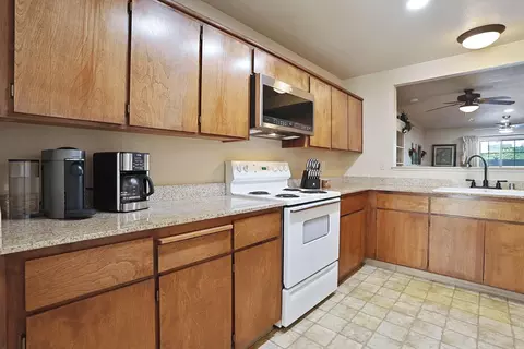 Kitchen - 2400 Eilers Ln #1607, Lodi, CA 95242 photo 2 of 2