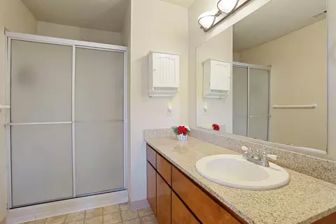 Bath - 2400 Eilers Ln #1607, Lodi, CA 95242 photo 3 of 3
