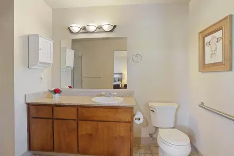 Bath - 2400 Eilers Ln #1607, Lodi, CA 95242 photo 2 of 3