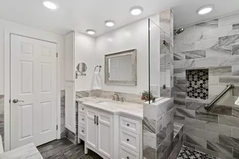 Bath - 5417 Shelley Way, Carmichael, CA 95608 photo 6 of 10