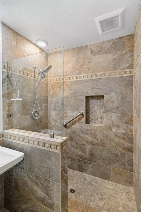 Bath - 5417 Shelley Way, Carmichael, CA 95608 photo 9 of 10