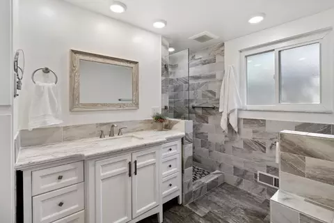 Bath - 5417 Shelley Way, Carmichael, CA 95608 photo 4 of 10