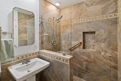 Bath - 5417 Shelley Way, Carmichael, CA 95608 photo 8 of 10