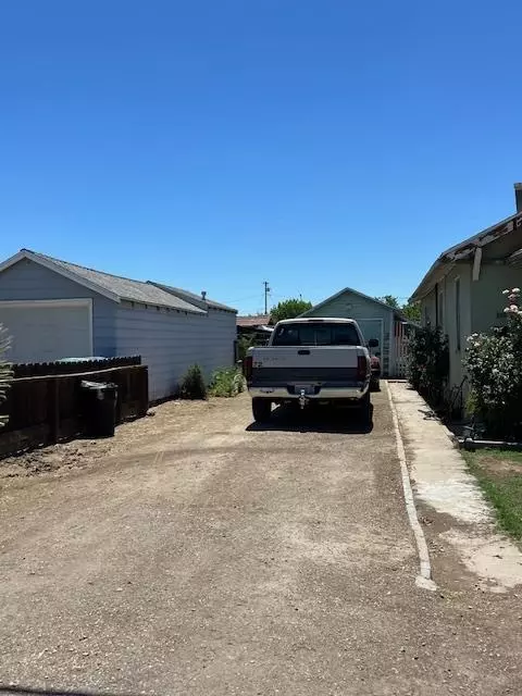 320 Wallis Ave, Gustine, CA 95322 photo 3
