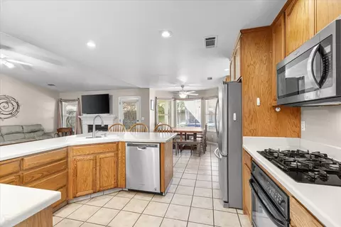 2812 Wind River Ct, Modesto, CA 95356 photo 4