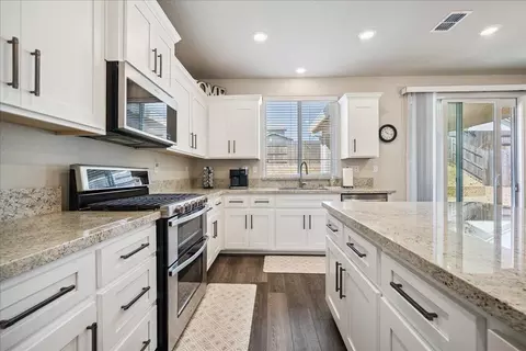 Kitchen - 521 Desert Bloom Ct, Rocklin, CA 95765 photo 3 of 3