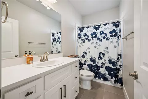 Bath - 521 Desert Bloom Ct, Rocklin, CA 95765 photo 2 of 5