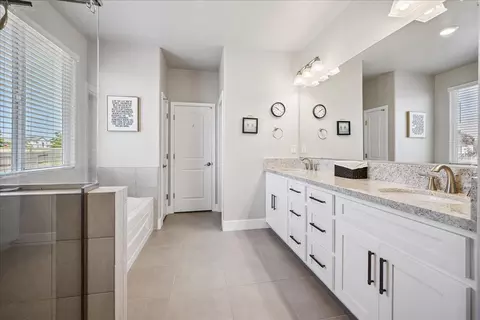 Bath - 521 Desert Bloom Ct, Rocklin, CA 95765 photo 3 of 5