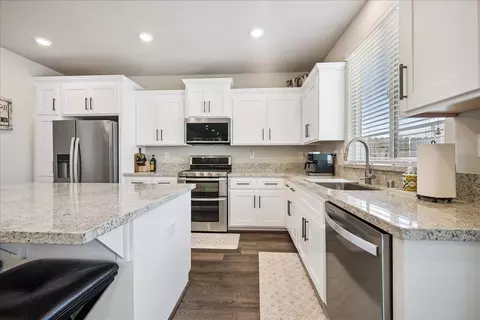 Kitchen - 521 Desert Bloom Ct, Rocklin, CA 95765 photo 2 of 3