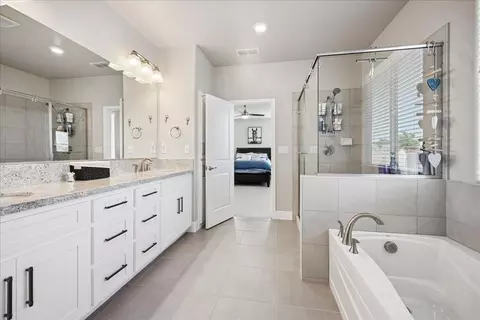 Bath - 521 Desert Bloom Ct, Rocklin, CA 95765 photo 4 of 5