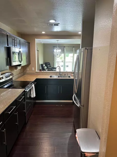 Kitchen - 2401 Eilers Ln #902, Lodi, CA 95242 photo 5 of 5