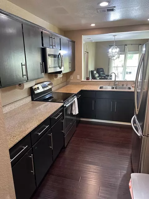 Kitchen - 2401 Eilers Ln #902, Lodi, CA 95242 photo 1 of 5