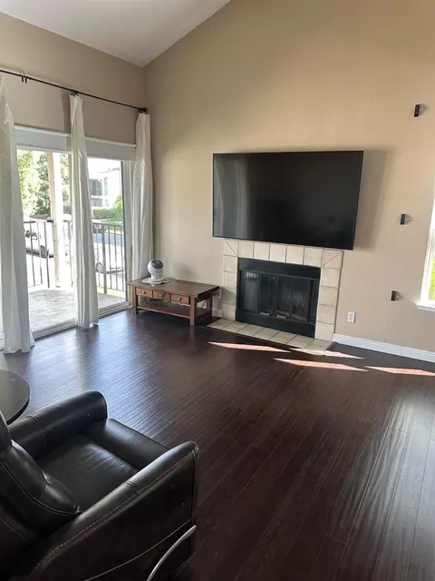 Living - 2401 Eilers Ln #902, Lodi, CA 95242 photo 3 of 6