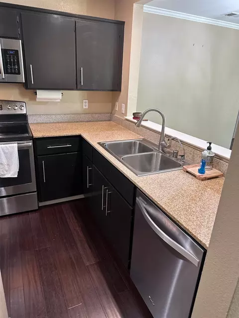 Kitchen - 2401 Eilers Ln #902, Lodi, CA 95242 photo 4 of 5