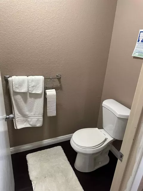 Bath - 2401 Eilers Ln #902, Lodi, CA 95242 photo 2 of 3