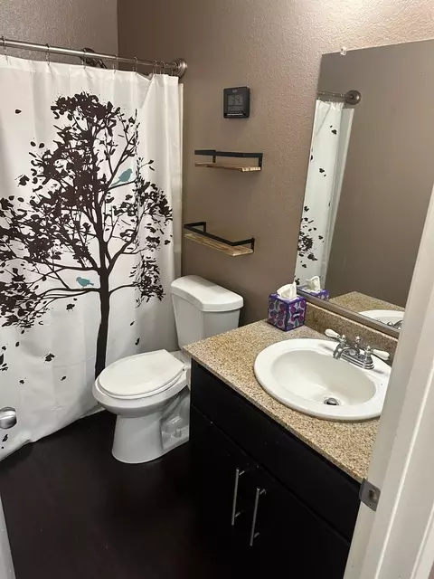 Bath - 2401 Eilers Ln #902, Lodi, CA 95242 photo 3 of 3