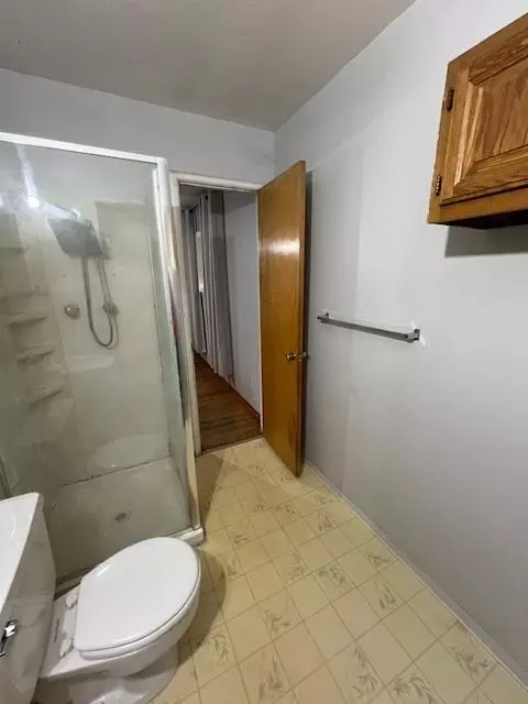 Bath - 42 Manor Ave, Gustine, CA 95322 photo 2 of 4