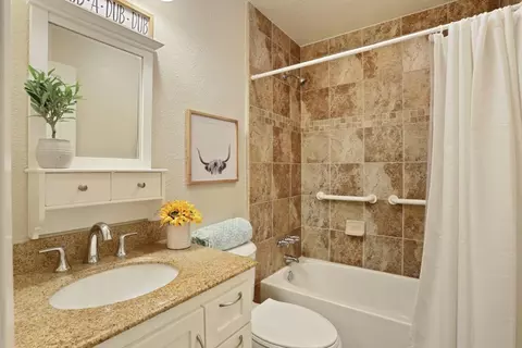 Bath - 236 Emerson Ave, Modesto, CA 95350 photo 4 of 4