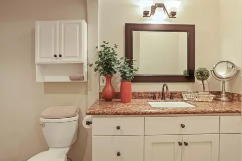 Bath - 236 Emerson Ave, Modesto, CA 95350 photo 2 of 4