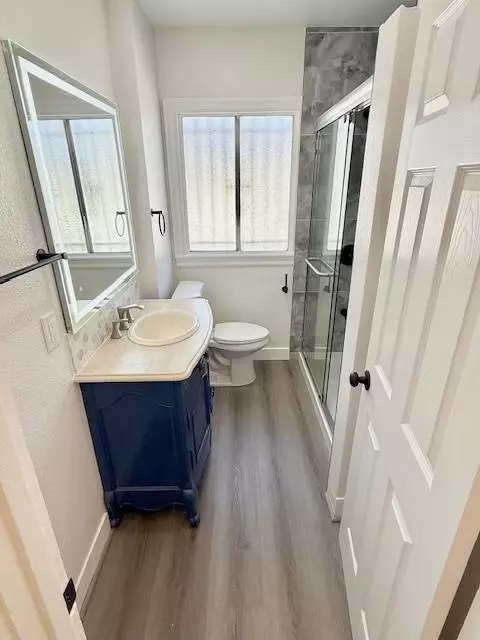 Bath - 6905 Halliday Ave, Oakland, CA 94605 photo 4 of 6
