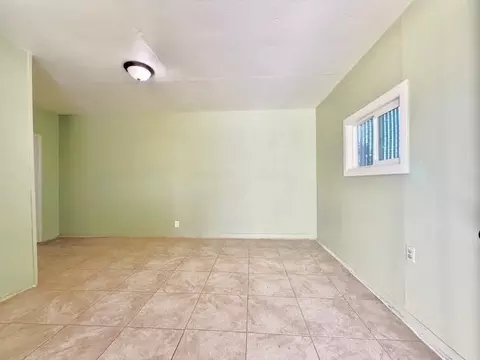 Living - 6905 Halliday Ave, Oakland, CA 94605 photo 4 of 4