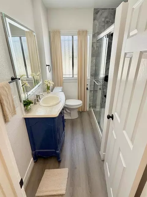 Bath - 6905 Halliday Ave, Oakland, CA 94605 photo 3 of 6