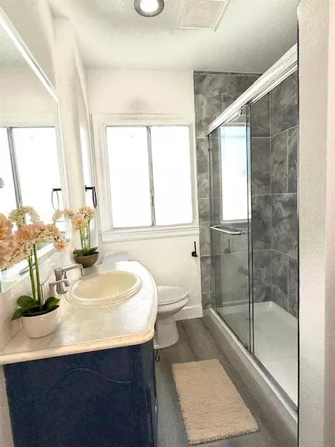 Bath - 6905 Halliday Ave, Oakland, CA 94605 photo 1 of 6