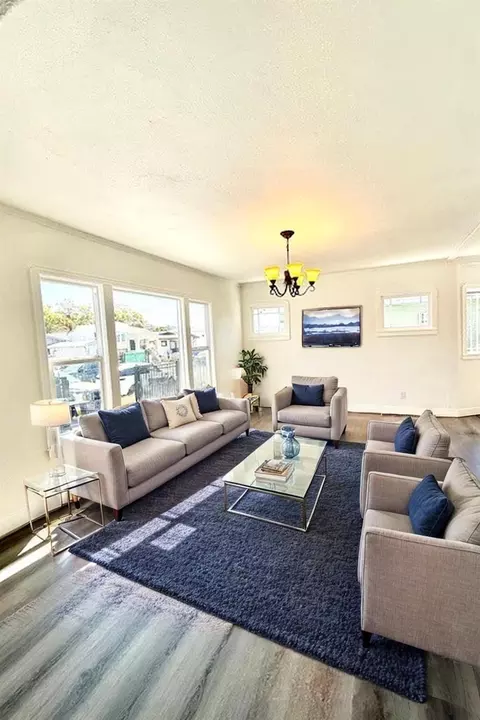 Living - 6905 Halliday Ave, Oakland, CA 94605 photo 1 of 4