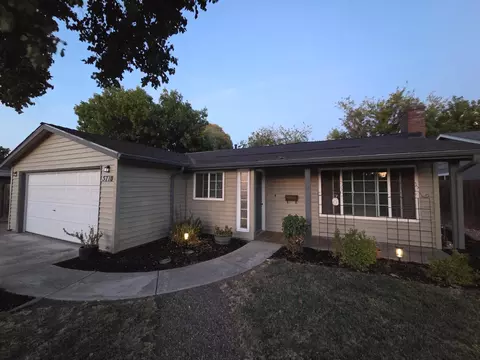 5710 Parkoaks Dr, Carmichael, CA 95608 photo 2